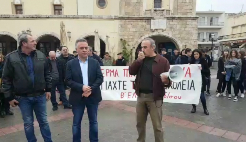 ΕΚΔΗΛΩΣΕΙΣ ΔΙΑΜΑΡΤΥΡΙΑΣ ΤΗΣ ΕΚΠΑΙΔΕΥΤΙΚΗΣ ΚΟΙΝΟΤΗΤΑΣ ΜΕ ΤΗΝ ΠΑΡΟΥΣΙΑ ΤΟΥ ΔΗΜΑΡΧΟΥ
