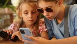 ΕΕ: Ειδικοί ζητούν αυστηρούς κανόνες στα social media αντί για απαγόρευση των ανηλίκων