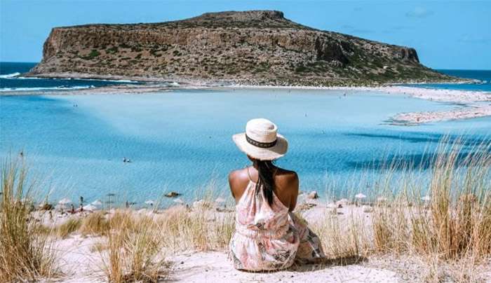 H Ελλάδα κυριαρχεί στους top προορισμούς για Βρετανούς τον Αύγουστο