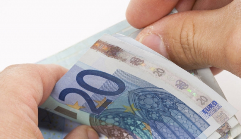 Επίδομα 100 ευρώ το μήνα για στρατιωτικούς, αστυνομικούς και πυροσβέστες