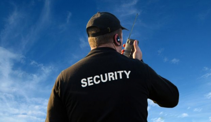 Αλλάζουν υποχρεωτικά ρούχα οι υπάλληλοι security –Τι χρώματα θα φορούν