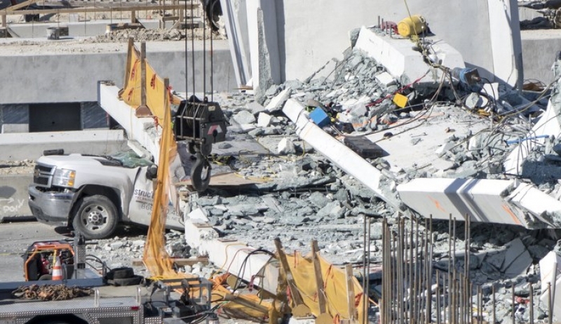Μαϊάμι: Τέσσερις οι νεκροί από τη πτώση πεζογέφυρας – Video ντοκουμέντο