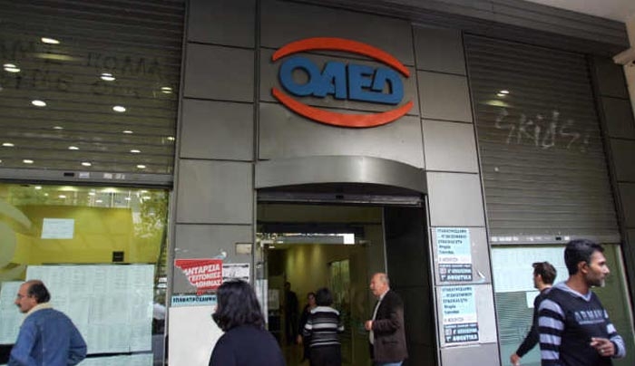 Απολυμένοι συμβασιούχοι: «Μπλόκο» στο επίδομα ανεργίας του ΟΑΕΔ