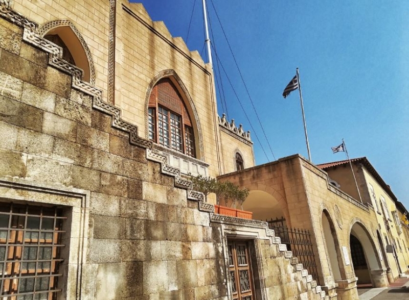 Για την αποκατάσταση του διατηρητέου 1ου Ιπποκράτειου Λυκείου Κω, η Κυπριακή Δημοκρατία και η Περιφέρεια Ν. Αιγαίου, προσφέρουν  500.000 ευρώ