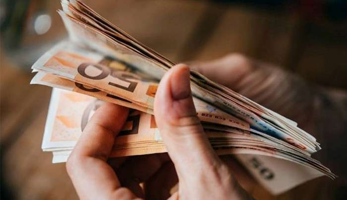 Η κυβέρνηση προγραμματίζει νέα αύξηση του κατώτατου μισθού