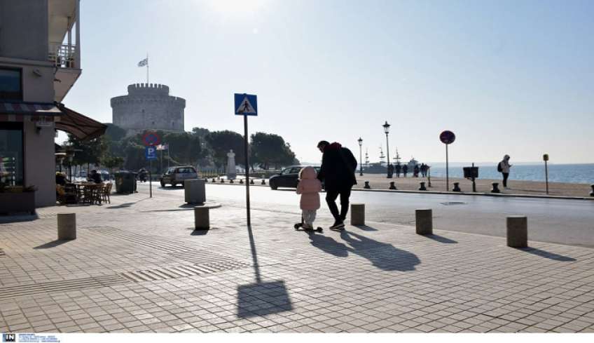 Νταντάδες «αγνοούνται»: Χιλιάδες οικογένειες ψάχνουν μάταια για την φύλαξη των παιδιών τους