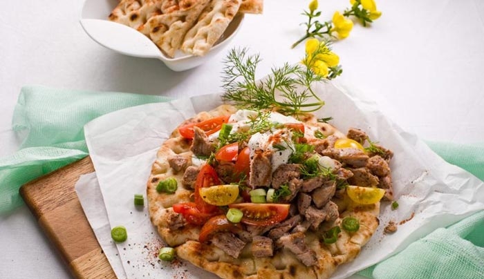 Ελαφρύ σουβλάκι με ψαρονέφρι, ντοματίνια και γιαούρτι