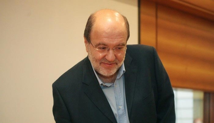 Αλεξιάδης: Διαψεύδει κούρεμα καταθέσεων και επιβαρύνσεις στη φορολόγηση αυτοκινήτων