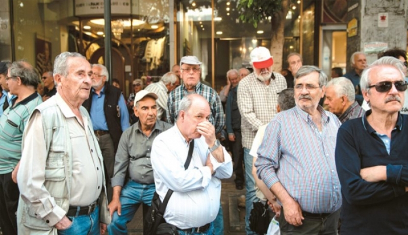 Στην ουρά 4 χρόνια για την κομμένη επικουρική