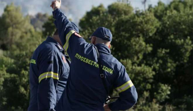 Πυροσβέστες σε επιχείρηση κατάσβεστης πυρκαγιάς  Νίκος Ραζής / CNN Greece