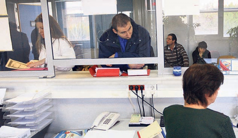 Απίστευτο τρικ της εφορίας: Διατάξεις-κόφτες για επιδόματα και φοροαπαλλαγές