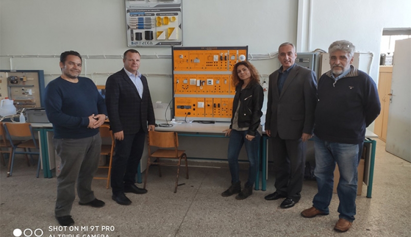 ΑΠΟ ΤΗΝ ΠΕΡΙΦΕΡΕΙΑ ΝΟΤΙΟΥ ΑΙΓΑΙΟΥ ΔΙΑΤΕΘΗΚΑΝ 780.000 ΕΥΡΩ ΓΙΑ ΕΡΓΑΣΤΗΡΙΑΚΟ ΕΞΟΠΛΙΣΜΟ  ΣΕ ΔΥΟ ΣΧΟΛΕΙΑ ΤΗΣ ΔΩΔΕΚΑΝΗΣΟΥ