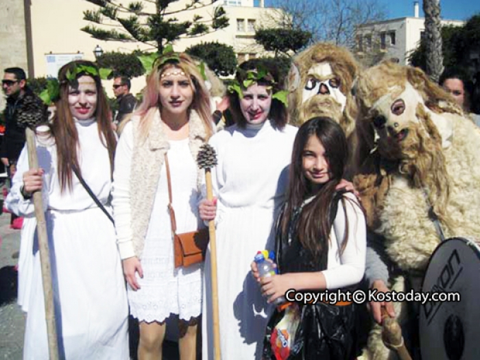 Στο ρυθμό του "Κωακού" καρναβαλιού: Κέφι, χαμόγελα και χορός (βίντεο - φωτό)