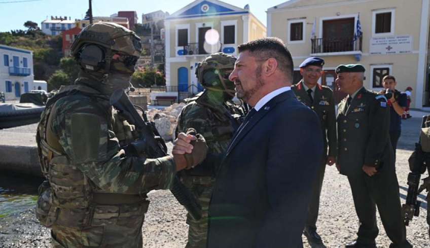 Στο Καστελόριζο ο ΥΦΕΘΑ, επιθεώρηση μονάδων