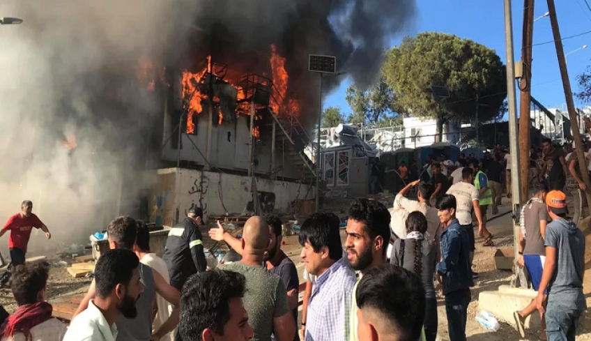 Τραγωδία στη Μόρια: Νεκρό ένα αγόρι μετά την φωτιά που ξέσπασε στον καταυλισμό