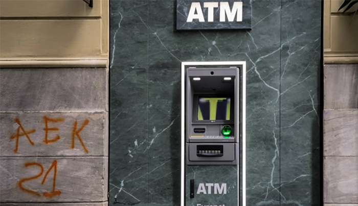 Πότε η κατάθεση μετρητών σε τραπεζικό λογαριασμό χτυπάει «καμπανάκι» στην εφορία