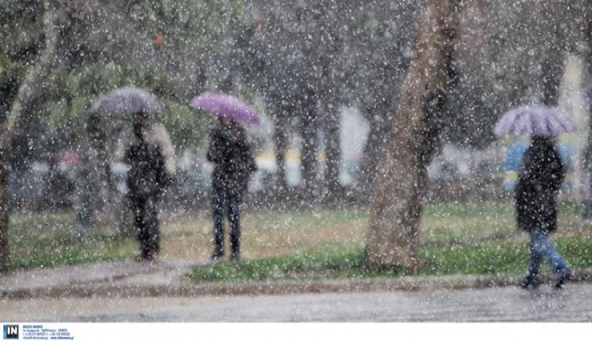 Θεοφάνεια με την κακοκαιρία "Ηφαιστίων"! Πού θα χιονίσει τις επόμενες ώρες - Σε ποιες περιοχές χρειάζονται αλυσίδες