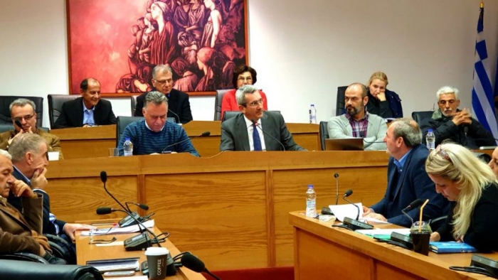 “Δήμος και Περιφέρεια ενώνουν τις δυνάμεις τους σε δύο νέα έργα: το κλειστό γήπεδο στο Πυλί και το νέο δρόμο από αεροδρόμιο προς Καρδάμαινα.”