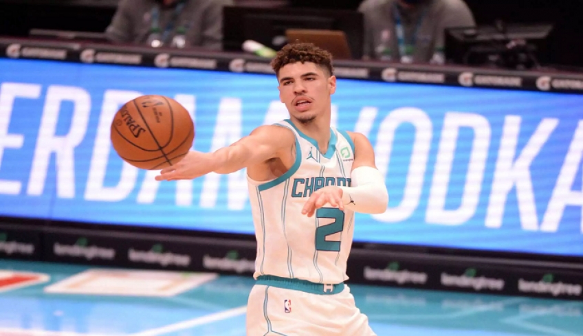 NBA: Έγραψε ιστορία ο Λαμέλο Μπολ που έγινε ο νεότερος παίκτης με «triple-double» στην ιστορία