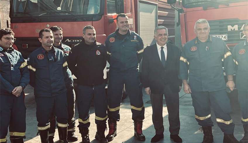 Δώρα και ευχές, σε ιδρύματα και φορείς στη Ρόδο, από τον Βασίλη Α. Υψηλάντη.