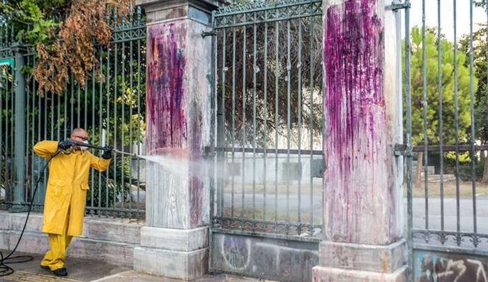 Πώς θα πληρώνουν οι φοιτητές τα «σπασμένα» στα πανεπιστήμια