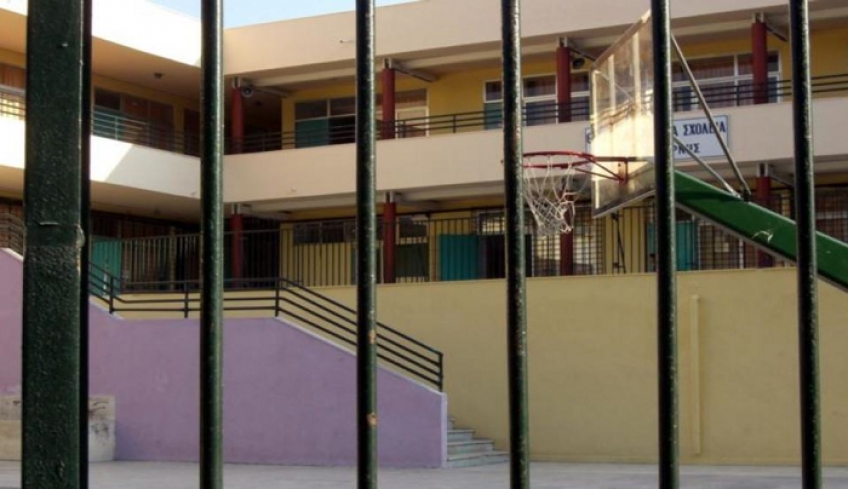 Σοκ σε Γυμνάσιο: Μαθητής μένει εσκεμμένα στην ίδια τάξη για να κάνει το βαποράκι