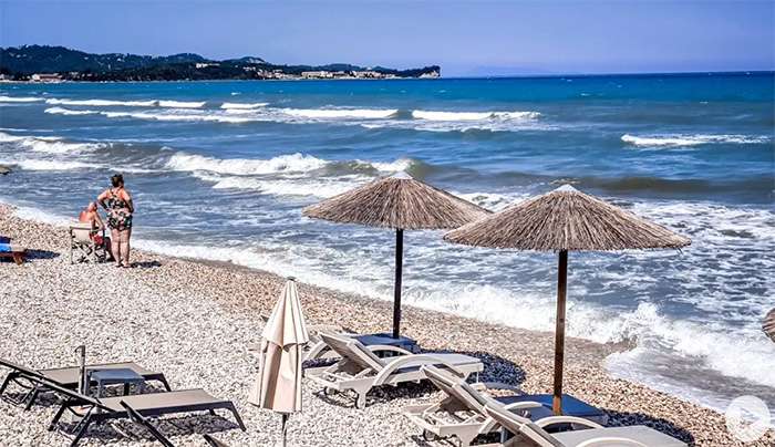 Κύματα σε παραλία / EUROKINISSI / Φωτογραφία (αρχείου) Γιώργος Κονταρίνης
