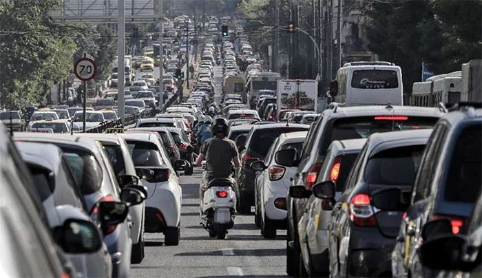 Χάνουν το δίπλωμα και πληρώνουν 350 ευρώ -Τι πρέπει να ελέγξουν στην πινακίδα οι ιδιοκτήτες των παλιών ΙΧ
