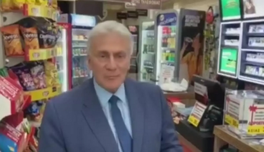 Κι όμως, ο Παναγιώτης Ψωμιάδης άνοιξε… μίνι μάρκετ και το διαφημίζει ο ίδιος