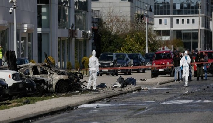 Εκρηξη στη Βουλιαγμένης: Τα σενάρια που εξετάζει η ΕΛ.ΑΣ. -Η «βεντέτα» και οι Ρώσοι