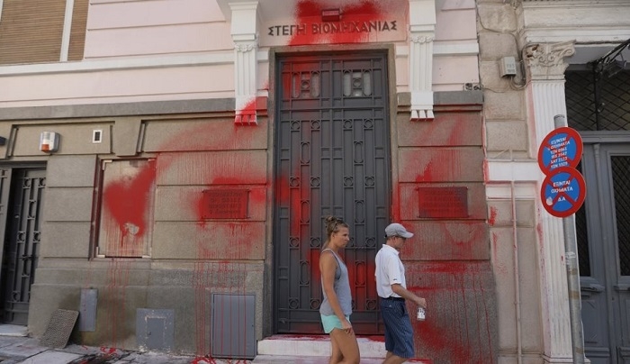 Απειλές Ρουβίκωνα μετά τις συλλήψεις για «παρεμβάσεις» σε τουριστικά μέρη