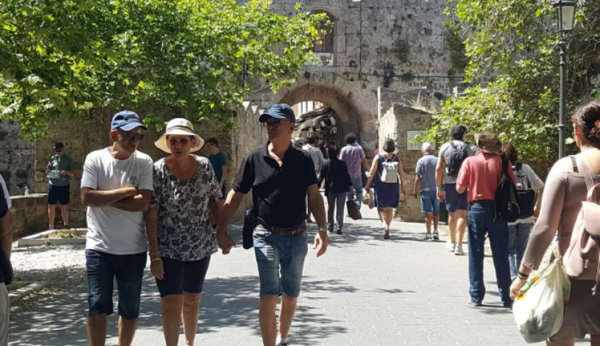 TτΕ: Υπερδιπλάσια στο επτάμηνο Ιανουαρίου – Ιουλίου τα έσοδα από τον τουρισμό