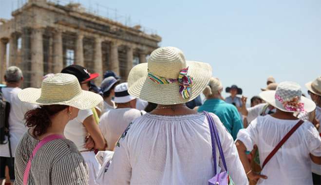 Ελληνικός τουρισμός: Άνοδος κρατήσεων 6-7% στη φετινή σεζόν – Τι προβληματίζει τους ξενοδόχους