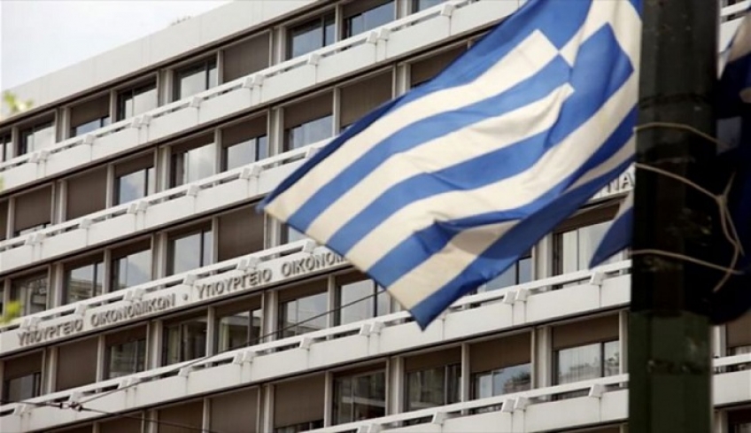 Κυβέρνηση: Εξετάζονται μειώσεις σε ΦΠΑ και συντελεστή φόρου εισοδήματος