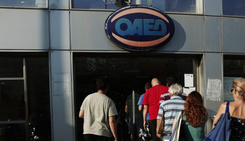 Διπλό σοκ με απώλεια 10.102 θέσεων εργασίας τον Ιούλιο