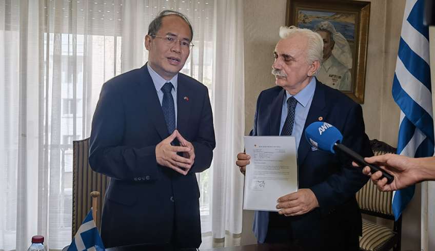 Η Κίνα προσέφερε 100.000 δολάρια στον Ελληνικό Ερυθρό Σταυρό προς ενίσχυση των πυρόπληκτων