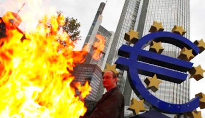 Πρόβλεψη σοκ της Κομισιόν: Δύο χρόνια ακόμα ύφεση λόγω των capital controls