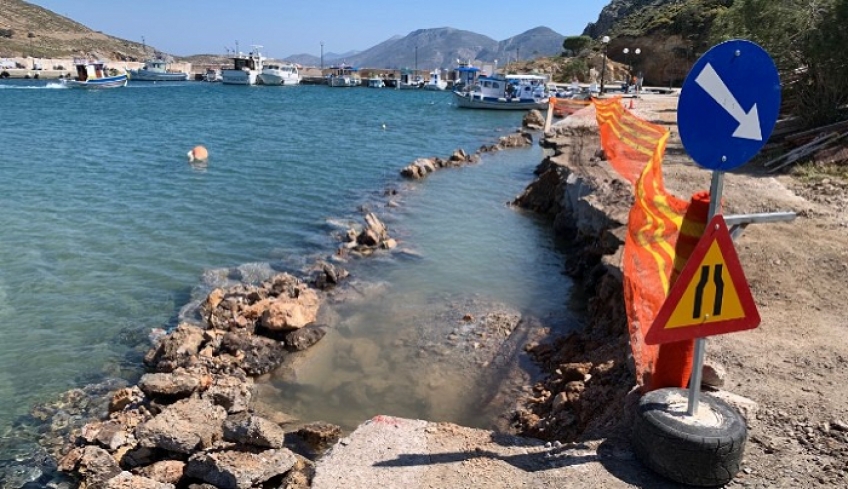 Υπεγράφη σύμβαση για την αποκατάσταση του παραλιακού δρόμου στo λιμένα Αγαθονησίου