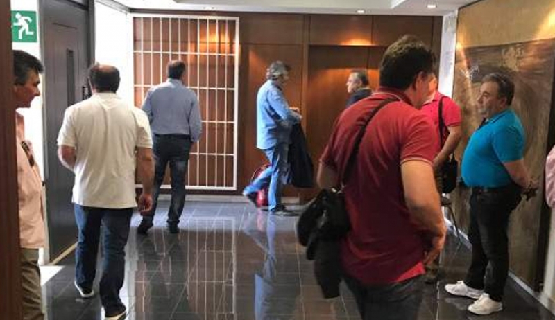 Κατάληψη στα κεντρικά της ΔΕΗ -Οι συνδικαλιστές αντιδρούν στην πώληση των ορυχείων [εικόνες &amp; βίντεο]