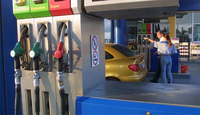 Μετρητά ή ψηφιακή κάρτα; Δείτε πώς συμφέρει να λάβετε το Fuel Pass