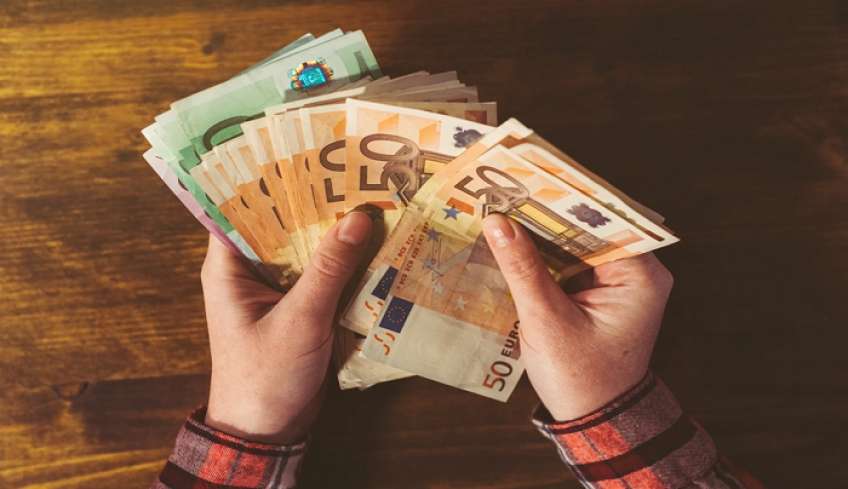 Επίδομα ακρίβειας: Αύριο καταβάλλονται τα 250 ευρώ – Οι υπόλοιπες πληρωμές της εβδομάδας