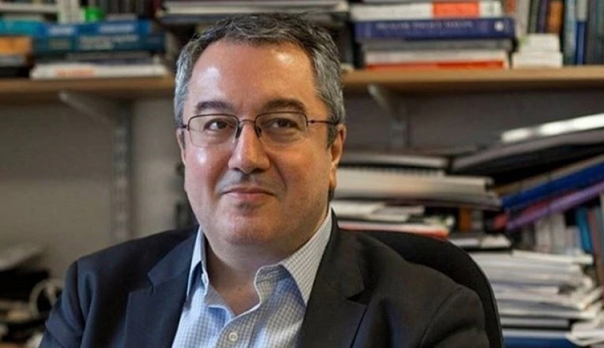 Ο Ηλίας Μόσιαλος αποκαλύπτει: Τι μάθαμε εννέα μήνες με τον κορονοϊό