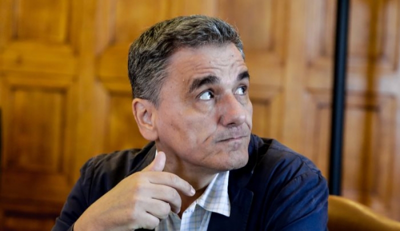 Στη Βουλή το συμπληρωματικό Μνημόνιο: Κόβουν τρεις συντάξεις, δίνουν μια