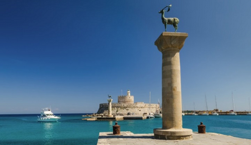Από το "βαθύ κόκκινο" στο "κόκκινο" το νησί της Ρόδου