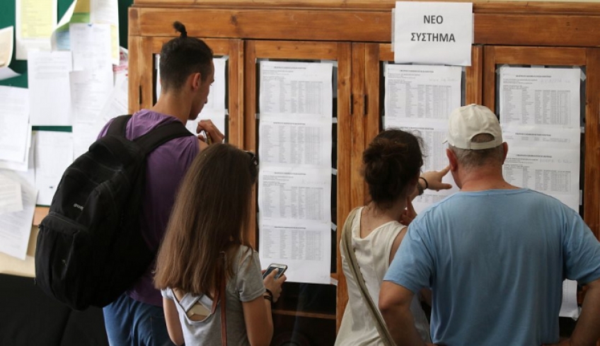 Πανελλαδικές εξετάσεις: Αντίστροφη μέτρηση για τις βαθμολογίες - Τι δείχνουν τα πρώτα στοιχεία
