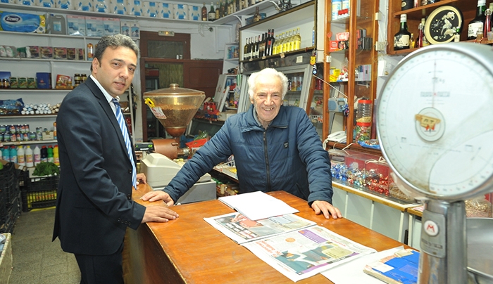 Ο Στέφανος Δράκος στη γειτονιά που μεγάλωσε