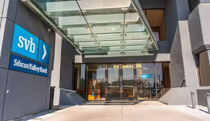 Σε σοκ οι αγορές μετά το «λουκέτο» στη Silicon Valley Bank - Πόσο ισχυρός είναι ο κίνδυνος για ένα νέο ντόμινο α λα 2008;