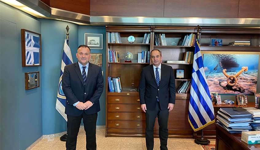 Σύσκεψη Ι. Παππά με Υπουργό Ναυτιλίας: Ζήτησε την ενίσχυση του Λιμενικού και των ακτοπλοϊκών συνδέσεων στα νησιά.