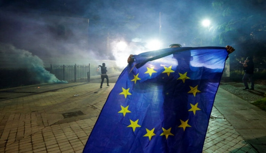Αλβανία: Χάος από επεισόδια – Διαδηλωτές ζητούν την παραίτηση Ράμα