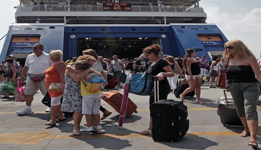 Aυξημένη κίνηση στα νησιά ενόψει Δεκαπενταύγουστου – Mετά τους «βραχιολάκηδες» εμφανίστηκαν οι… σαντουϊτσάκηδες!